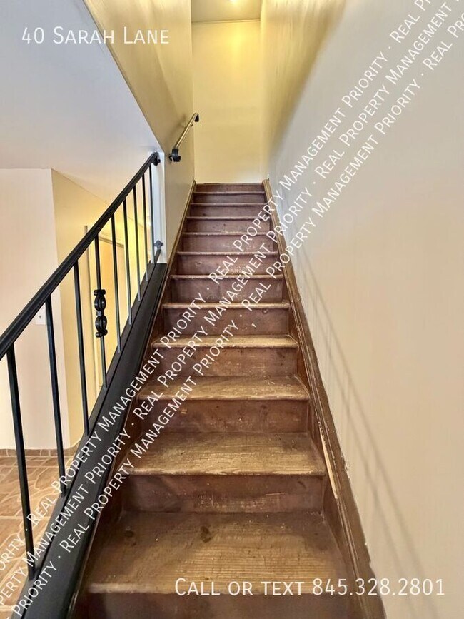 Building Photo - 40 Sarah Ln