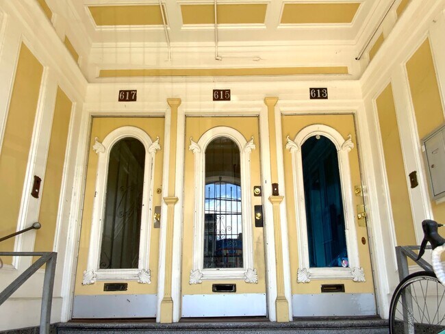 Building Photo - 4BR/2BA in Haight. IN-UNIT LAUNDRY! DISHWA...