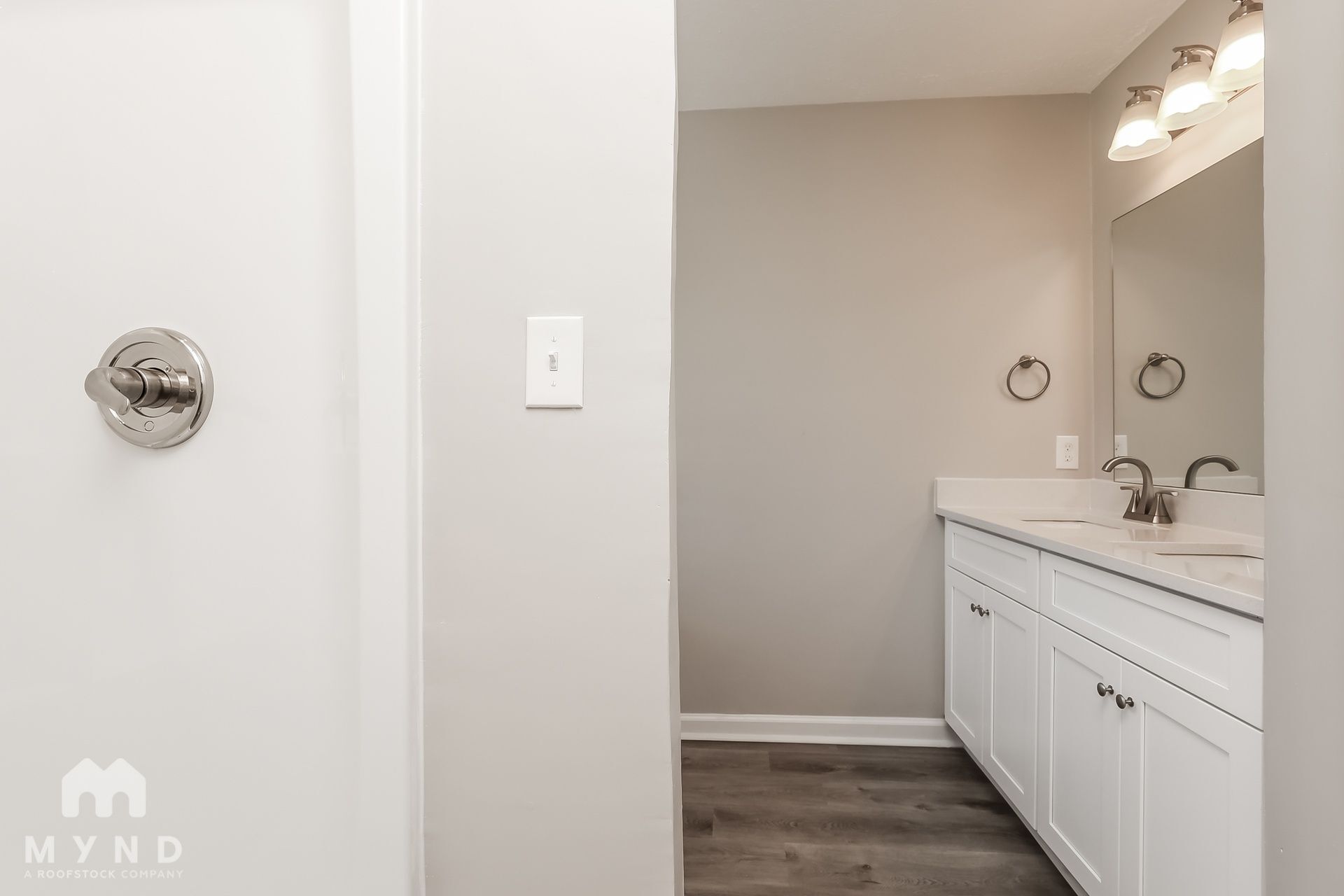 Building Photo - 4917 Hickory Woods E