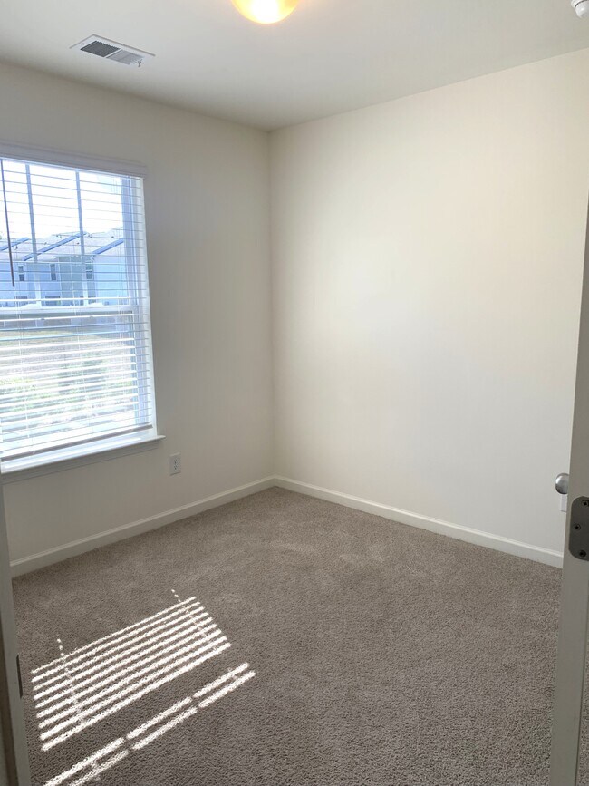 Building Photo - 215 Banbury Ln