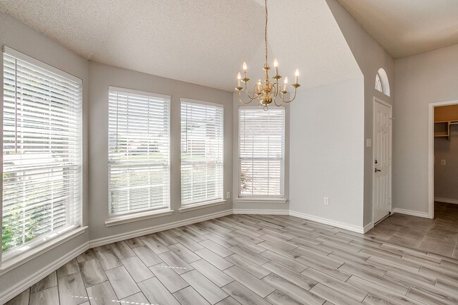 Building Photo - Welcome Home- Stylish 3 Bedroom, 2 Bath Ho...