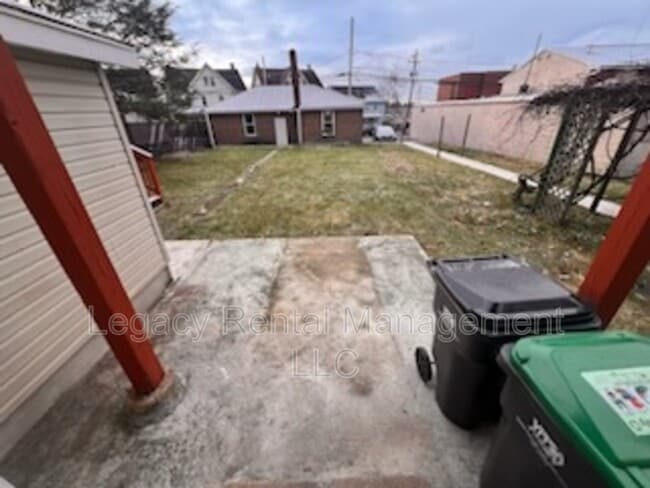 Building Photo - 116 E Broad St