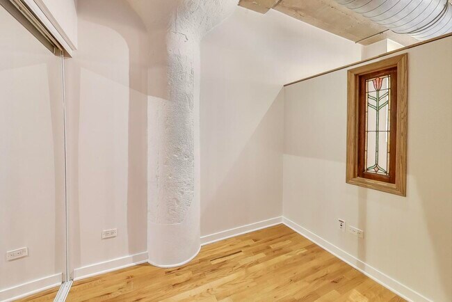 Building Photo - 1150 W 15th St