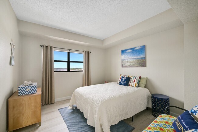 Building Photo - 7700 Seawall Blvd