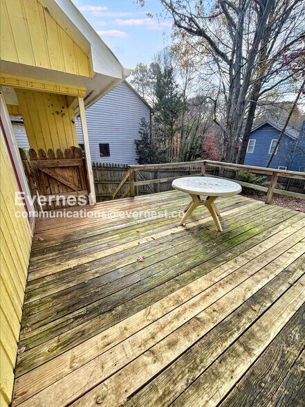 Building Photo - 57 Carrisbrooke Ln