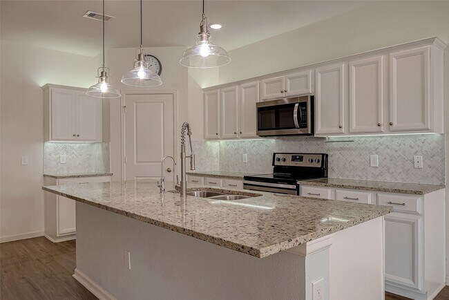 Building Photo - 1017 White Birch Ln