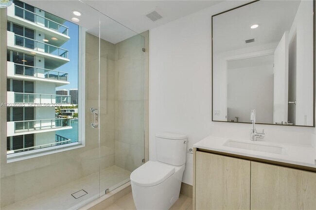 Building Photo - 9221 E Bay Harbor Dr