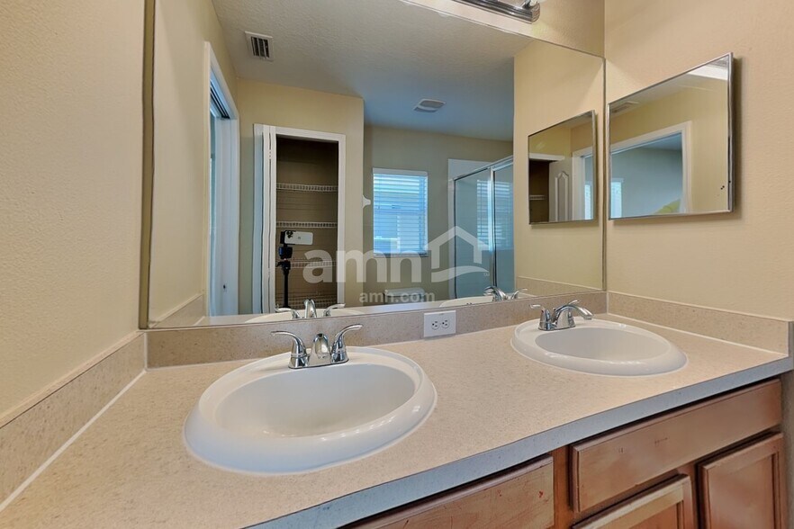 Building Photo - 15403 Quail Woods Pl