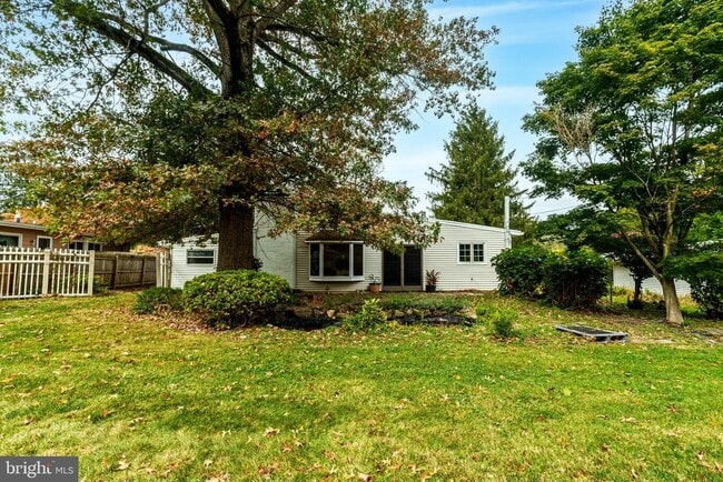 Building Photo - 548 Paddock Rd