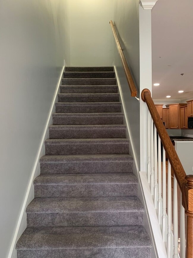 Building Photo - Lovely Eastside Townhome Condo Near Vet School- 3BR/3BATH!