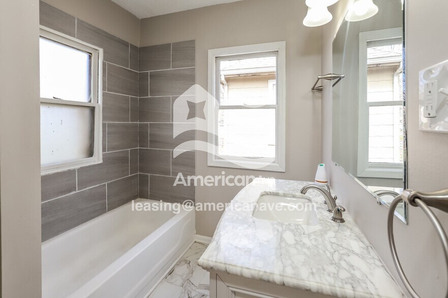 Building Photo - 136 N White Ave