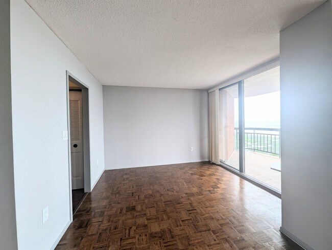 Building Photo - 1240 Harmon Cove Tower