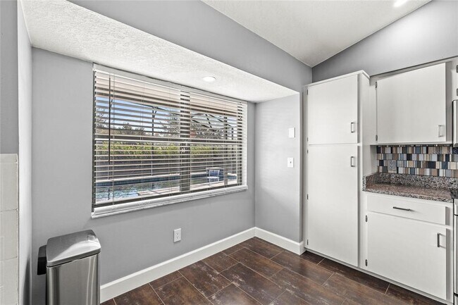 Building Photo - 9508 Pine Terrace Ct