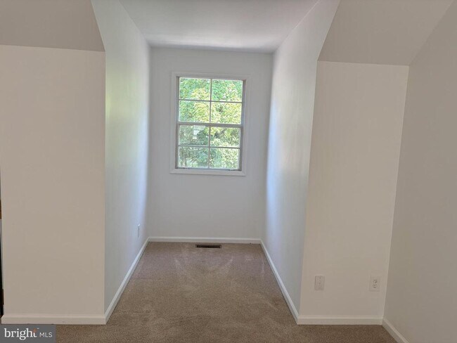 Building Photo - 125 Medinah Dr
