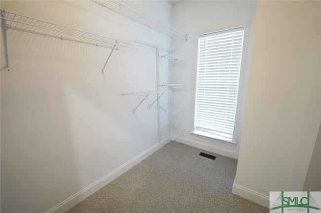 Building Photo - 292 Vining Way