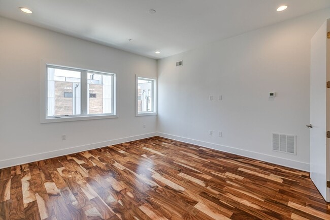 Building Photo - 326 Potts St