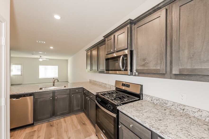 Building Photo - 1532 Woodwinds Dr