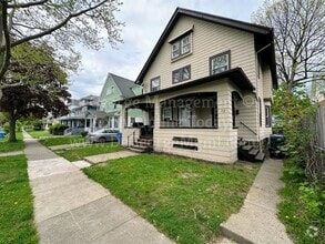 Building Photo - Spacious 3 Bedroom Townhome for Rent in Ro...