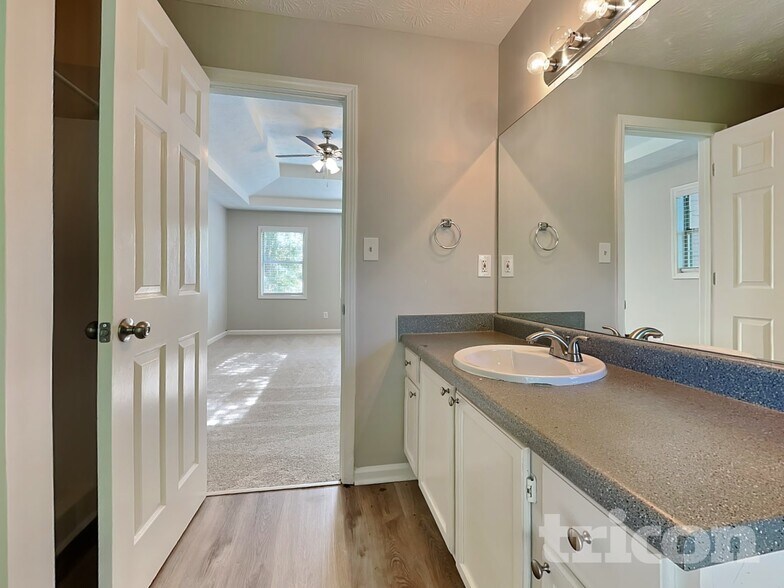 Building Photo - 1110 Karastan Ct SW