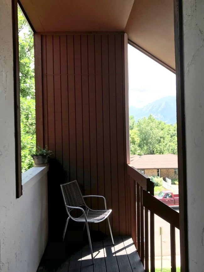 Building Photo - 1319 Alpine Ave