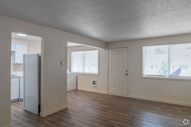 Primary Photo - Glen East Apartments