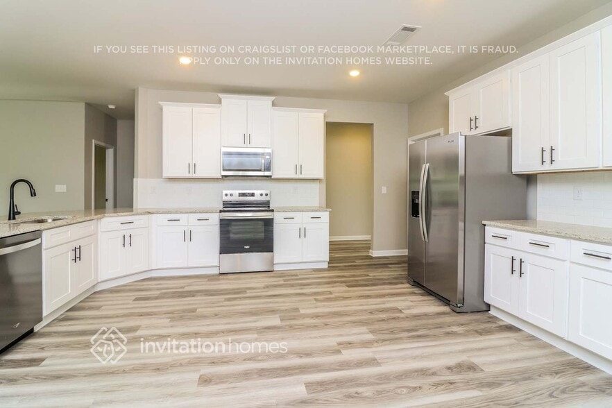 Building Photo - 3100 Azteca Wy