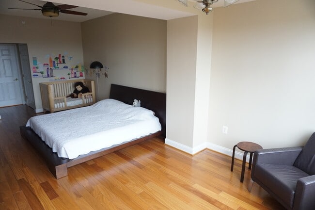 Master bedroom - 11776 Stratford House Pl