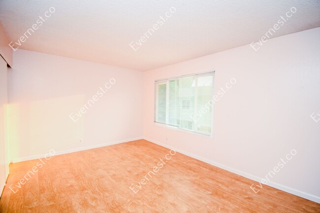 Building Photo - 2 Bed & 1.5 Bath Townhouse in San Jose, CA...