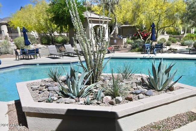 Building Photo - 16420 N Thompson Peak Pkwy