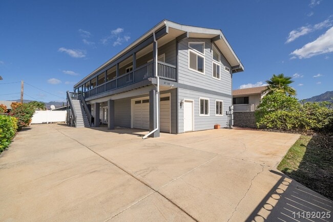 Building Photo - West Side Paradise – Updated 3-Bed, 2-Bath Upstairs Unit