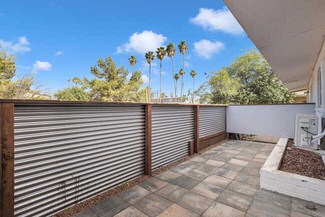Building Photo - 2106 S Granada Dr