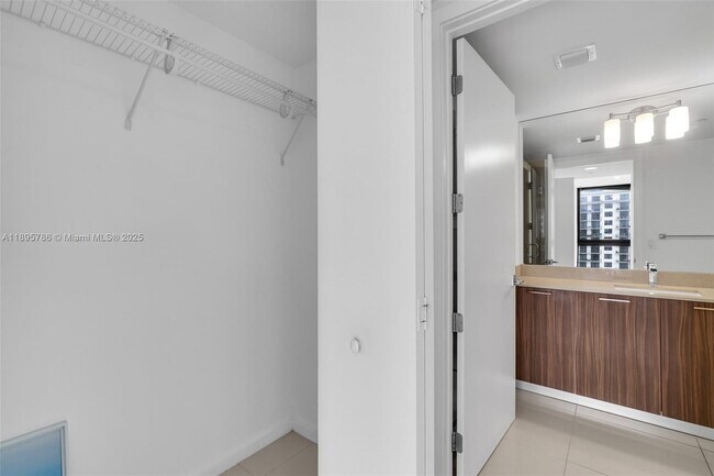 Building Photo - 5252 NW 85th Ave