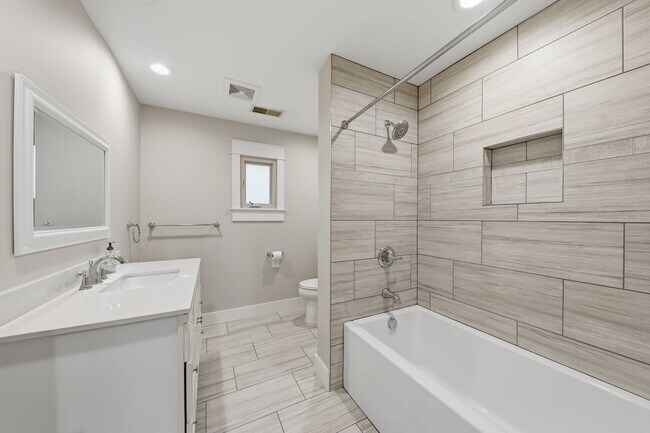 Building Photo - Spacious Ranch on Cul-de-sac Street