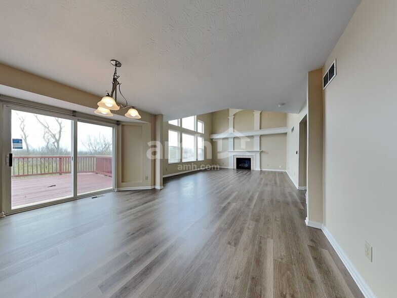 Building Photo - 6283 Zoellners Pl