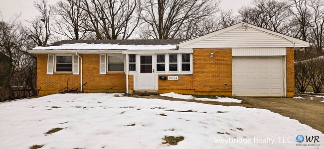 Primary Photo - Welcome to this conveniently located 3 bed...