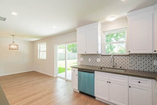 Building Photo - 408 Bellmar Ln