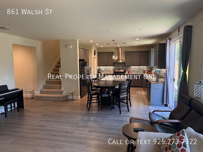 Building Photo - 861 Walsh St