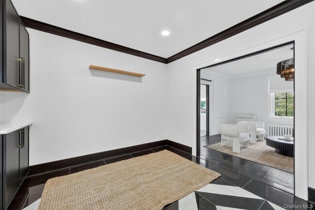 Building Photo - 32 Dutchess Terrace