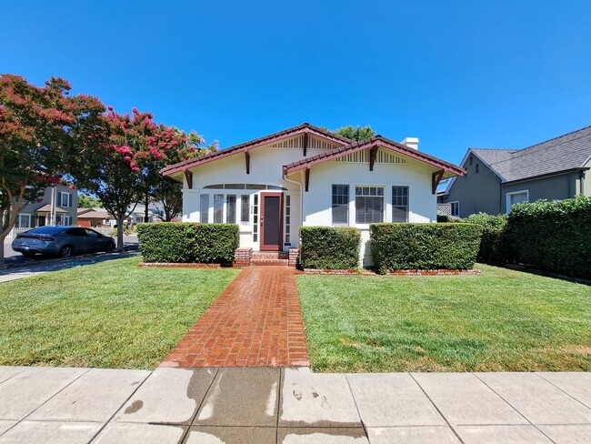 Primary Photo - Stunning Home in Downtown Napa