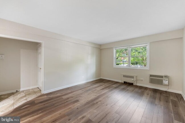 Building Photo - 4402 N Pershing Dr