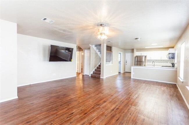 Building Photo - 506 W 35th St