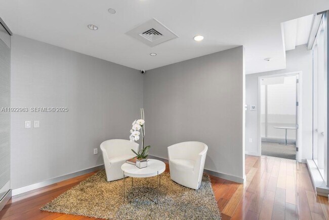 Building Photo - 17121 Collins Ave