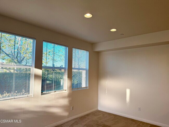 Building Photo - 62 Secret Hollow Ln