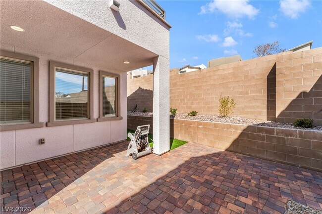 Building Photo - 11676 Golden Oriole Ave