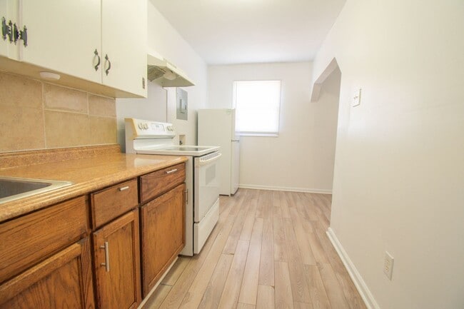 Building Photo - 1 Bedroom 1 Bathroom - No Pets