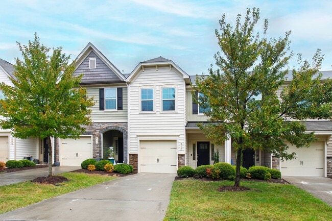 Building Photo - Charming 3BR Townhome in Brightleaf at the...