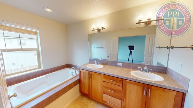 Building Photo - Bethany - Luxury Home, Central Air-Conditioning, Community Pool, Pet Welcome