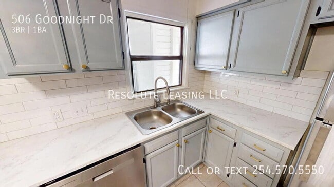 Building Photo - 506 Goodnight Dr