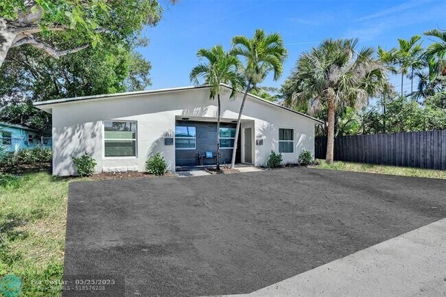 Building Photo - 909 SW 16th St
