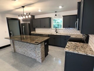 Building Photo - Just like New 3/2 - Custom Quality Constru...